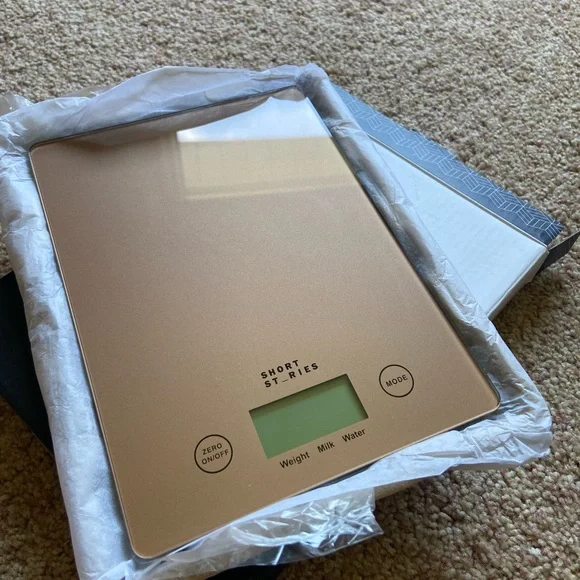 Short St_ries Gold Digital Kitchen Scale - Picture 3 of 4